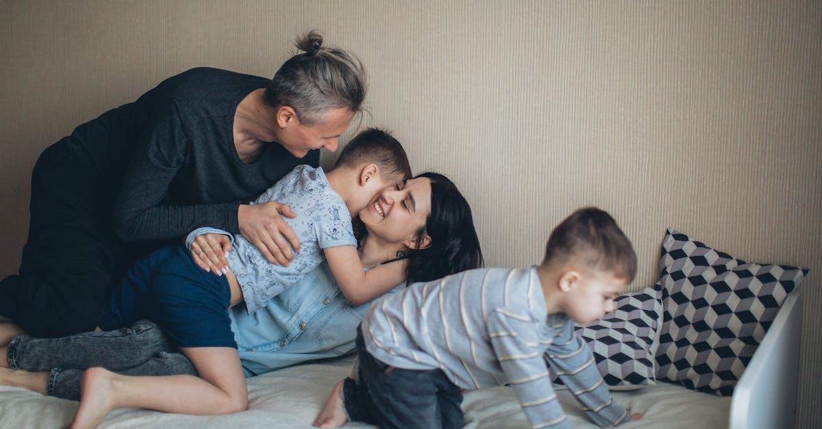 Z kłótni do bliskości: jak wzmocnić relacje między rodzeństwem na co dzień