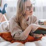 Dobranoc z książką: wieczorny rytuał, który wycisza, łączy i rozbudza wyobraźnię