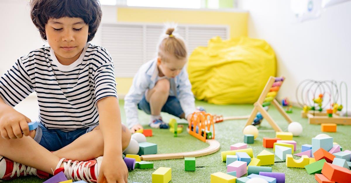 Od 'bo tak trzeba' do własnych wartości: jak etyczne dylematy wspierają rozwój moralny dzieci — inspiracje od Kohlberga