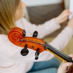 Gdy Mozart spotyka neurony: korzyści muzyki klasycznej dla rozwijającego się mózgu dziecka