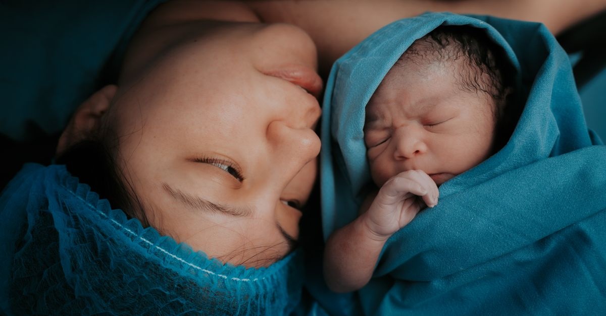 Łagodny start życia: poród lotosowy oczami rodziców — co zyskuje maluszek?